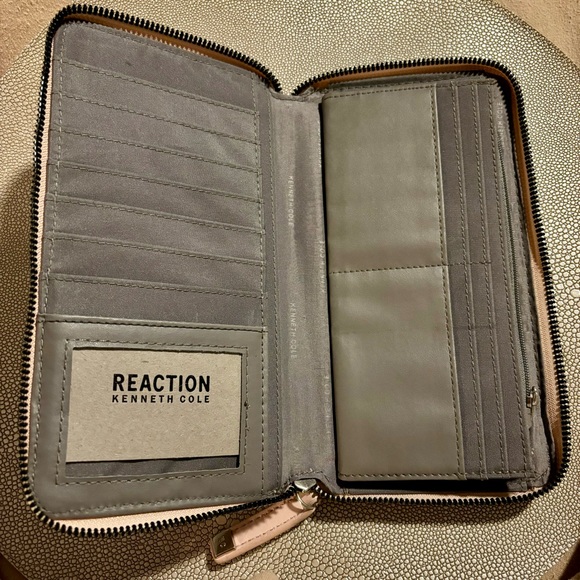 Kenneth Cole Reaction Women’s Single Zip Around Wallet Clutch - Picture 3 of 4